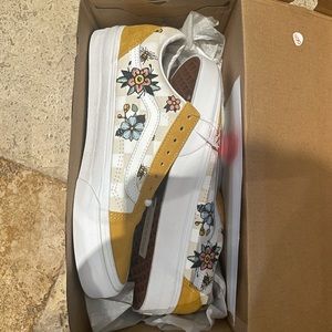 Super cute limited edition yellow print